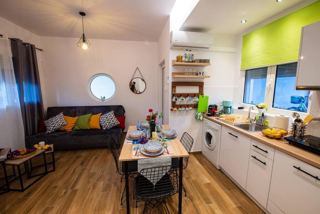 Lemon Garden Stylish Private Apartment Каламата Экстерьер фото
