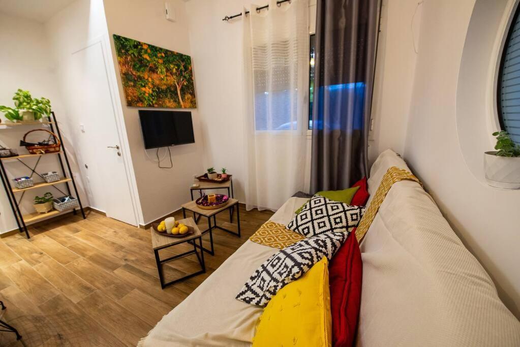 Lemon Garden Stylish Private Apartment Каламата Экстерьер фото